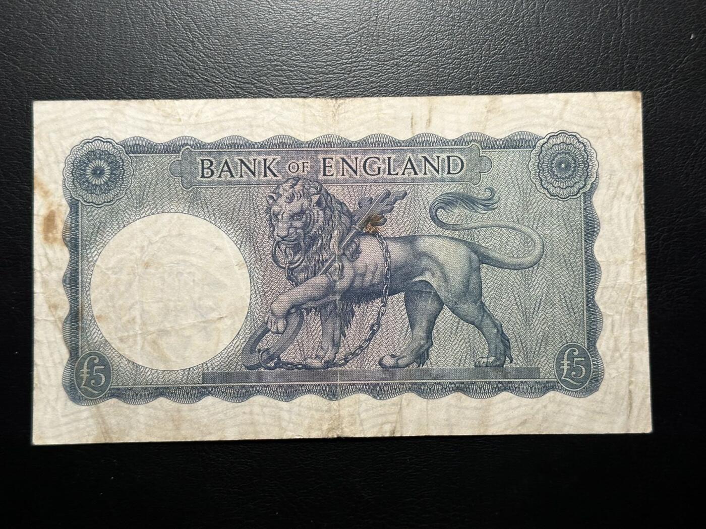 九十九场（喜迎元旦） 英国B序列5镑，流通品相。B序列有非常漂亮的设计！