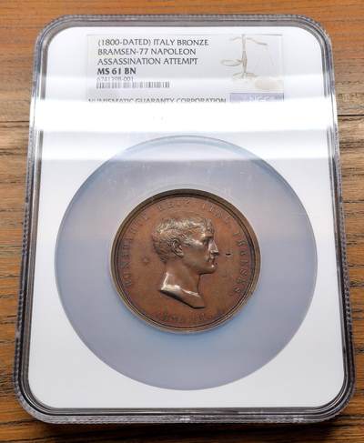 凡希社世界钱币微拍第三百十六期 - 1800意大利拿破仑遇刺纪念大铜章NGC-MS61，背面雕刻精美，天神护佑拿破仑逃过一劫。