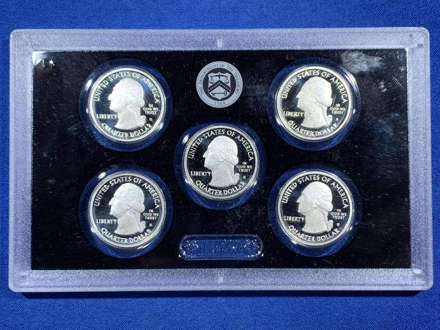 《竞宝斋》第453场 周日，周一 2场连拍 （全场包邮，欢迎送拍） 美国2013年国家公园系列25美分5枚精制银币套 带盒证 6.25克X5枚 900银