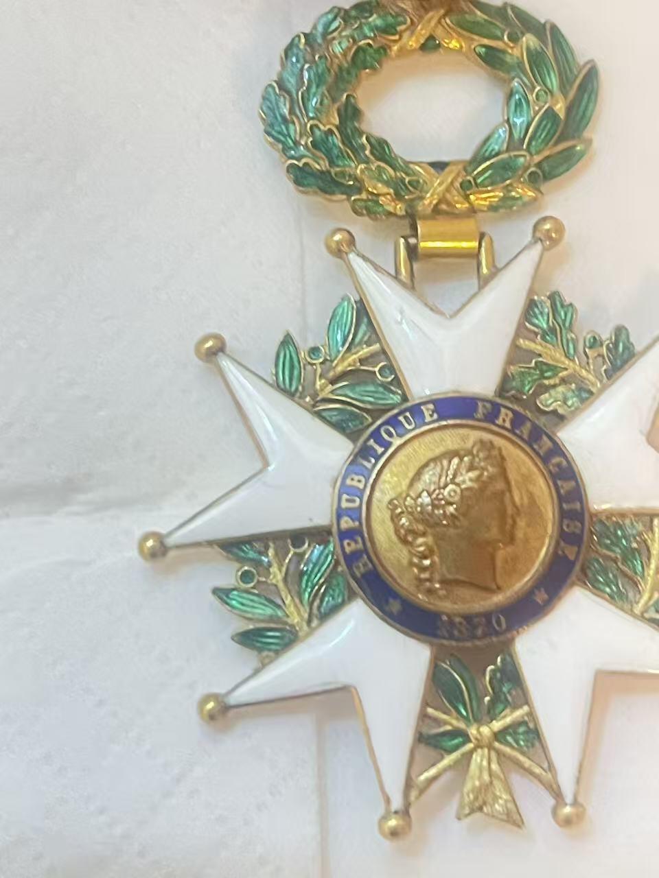 苏联勋章奖章1月5日晚上九点结束在麦稀奇 找不到的加我qq或者微信都是184277308备注苏章拍卖。最好加微信群每次都会通知还有提前可以一口价的 最近会持续拍卖一些东西。