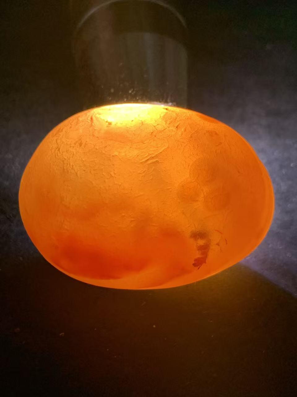 精美川料红白冻料水冲籽南红玛瑙原石一颗，