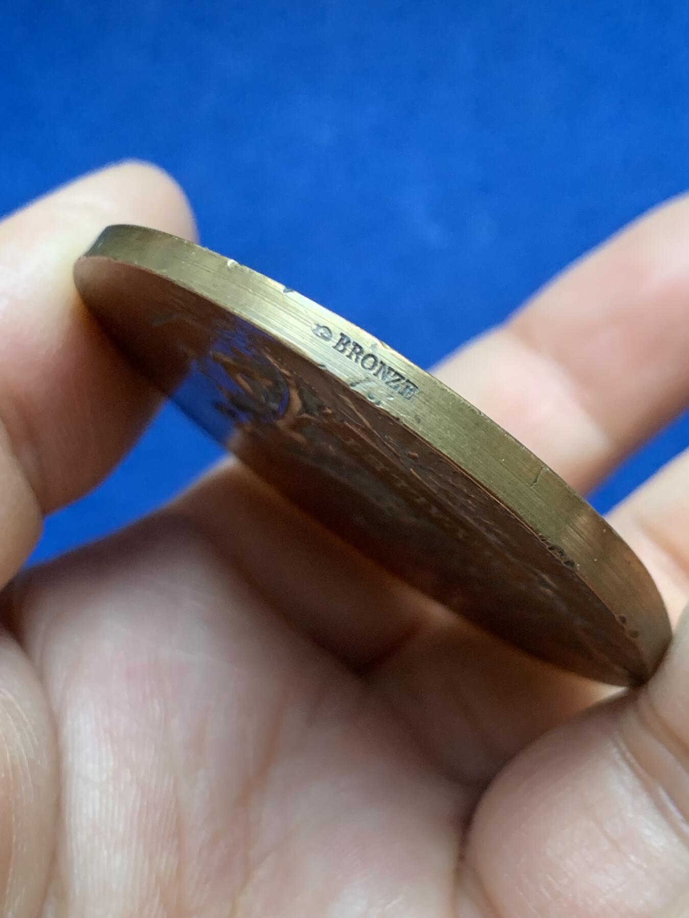 《竞宝斋》第453场 周日，周一 2场连拍 （全场包邮，欢迎送拍） 法国战争部颁发射击比赛铜章 58克 49.7mm 丰饶角铜标