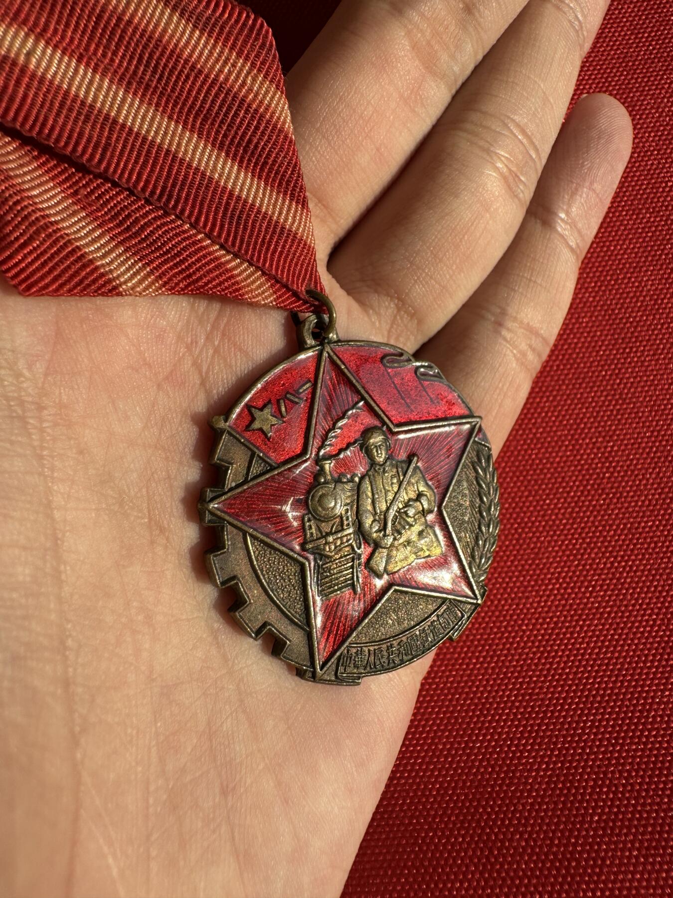 五哥徽章群   30号周二晚上八点4群联拍 铜章