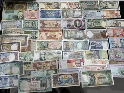 《外钞收藏家》第五百九十八期（2026年新年第一场）（本平台长期征集拍品、欢迎藏友们联系合作） - 波兰、老挝、新加坡等纸币一起 几十张一起 大部份全新 有几张非全新