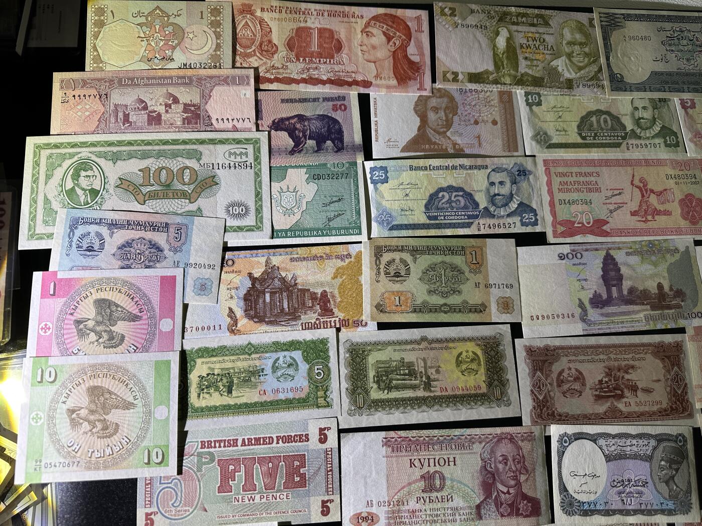 《外钞收藏家》第五百九十八期（2026年新年第一场）（本平台长期征集拍品、欢迎藏友们联系合作） 巴基斯坦、越南等纸币一起 几十张一起 大部份全新 有几张非全新