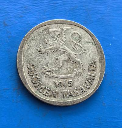 外国优质老铜币高银银币，周六九点倒数截拍，满百包邮，持续收拍 - 芬兰 1965 年1 马克银币，正面持剑雄狮国徽（芬兰精神图腾），背面植物纹衬 “1 MARKKA”，银质包浆显北欧极简美学。见证战后芬兰主权脉络，国徽凝独立记忆，存世因流通渐稀。北欧小众币，藏国家身份符号与 60 年代货币艺术，解码异域共和史的独特标本 。