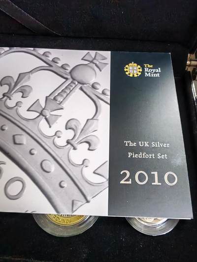 长老汇蛇年精选第九十场拍卖 - 2010英国年度5枚精制加厚银币套币，盒证全，钢琴烤漆，2500套，当年出厂价299英镑，2024年同等套币已上涨到669英镑