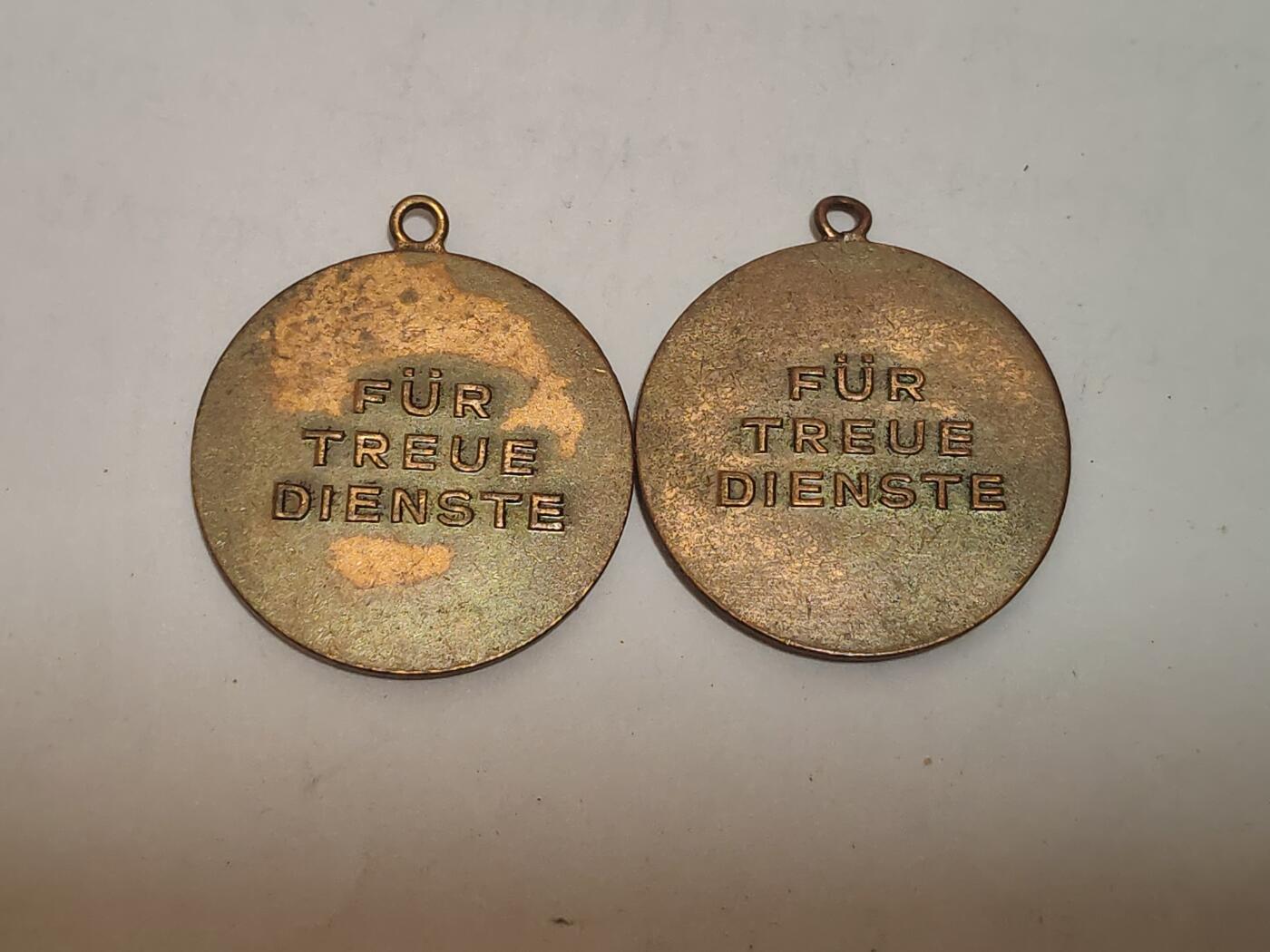 韵星假日拍卖第三十四期 -- Rimey Holidays Auction 34 民主德国邮政忠诚服务奖章铜级章头一组