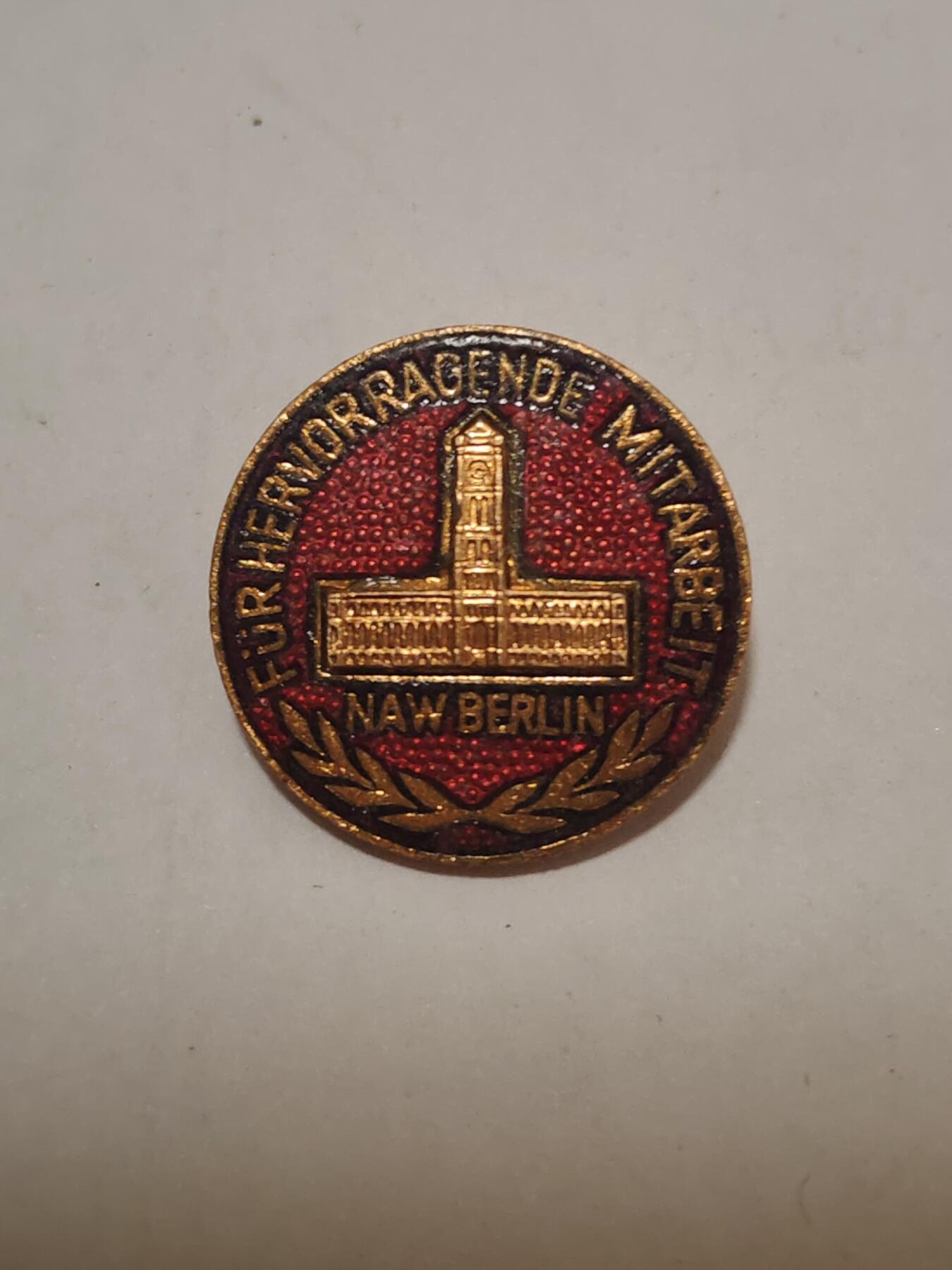 韵星假日拍卖第三十四期 -- Rimey Holidays Auction 34 民主德国新柏林建设者证章早期热珐琅 少见