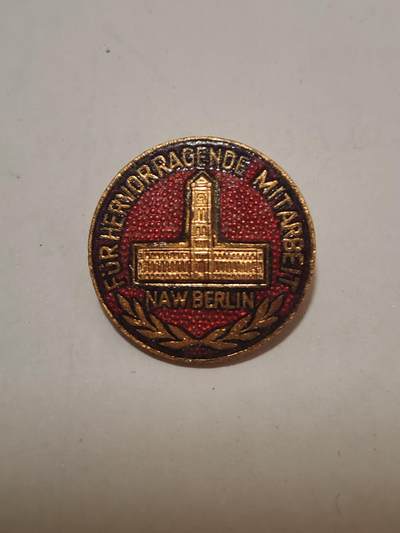 韵星假日拍卖第三十四期 -- Rimey Holidays Auction 34 - 民主德国新柏林建设者证章早期热珐琅 少见