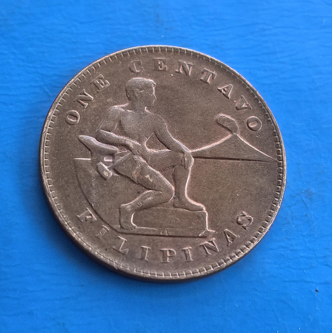 外国优质老铜币高银银币，周六九点倒数截拍，满百包邮，持续收拍 菲律宾1937 年壹分，属美属联邦时期流通币，马尼拉铸币厂铸造。正面劳动者与火山、背面美国国徽，融合菲美文化符号，见证殖民历史脉络。虽存世量逾千万，但承载近百年岁月，包浆自然，是解码美菲殖民关系、收藏殖民货币的入门标本，以独特设计与时代印记，彰显历史厚重与收藏意趣 。