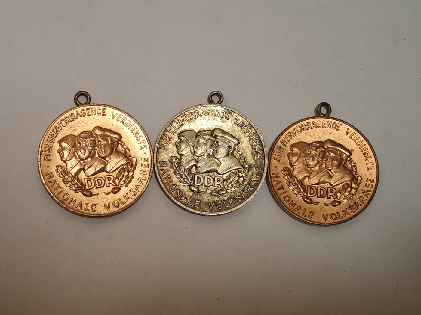 韵星假日拍卖第三十四期 -- Rimey Holidays Auction 34 民主德国奖章一组-铜级国家人民军功勋奖章两枚 银级一枚