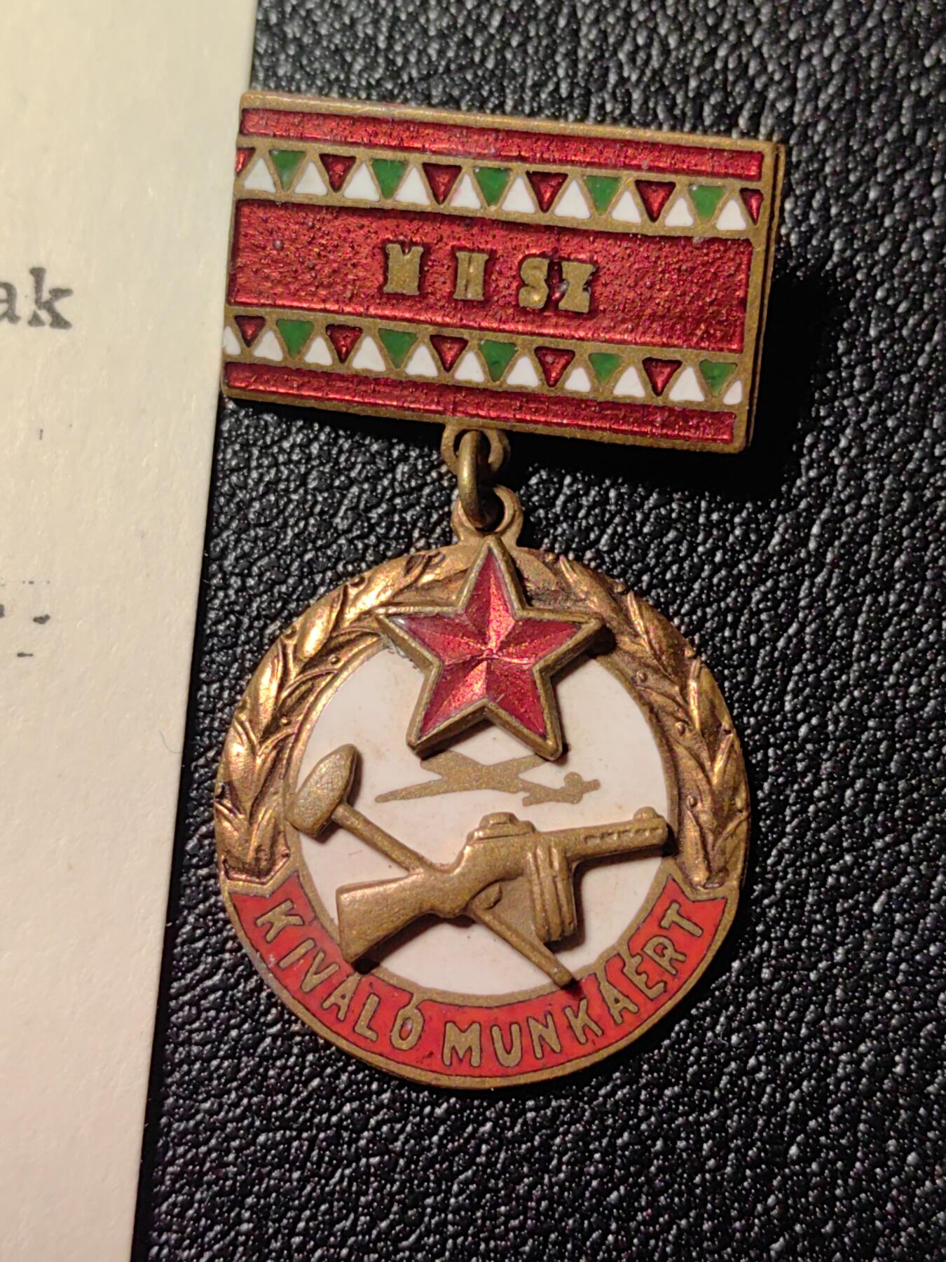 靖甫拍卖新拍第一场 匈牙利优秀工作者证章带证 铜真珐琅