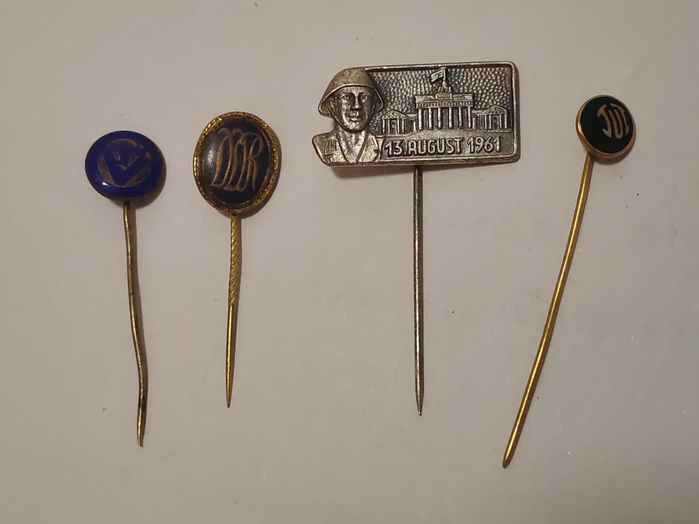 韵星假日拍卖第三十四期 -- Rimey Holidays Auction 34 民主德国插针一组 ddr金级体育 13.61.1963议会纪念证章