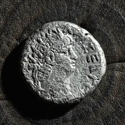 【良泉】第45期【直播场】1月15日晚19.30点开拍！ 208组，西方古代钱币、丝路古珠杂项专场 - 【藏家出品C】12.95克，罕见 罗马帝国埃及行省 公元54-68年 尼禄  四德拉克马银铜合金币