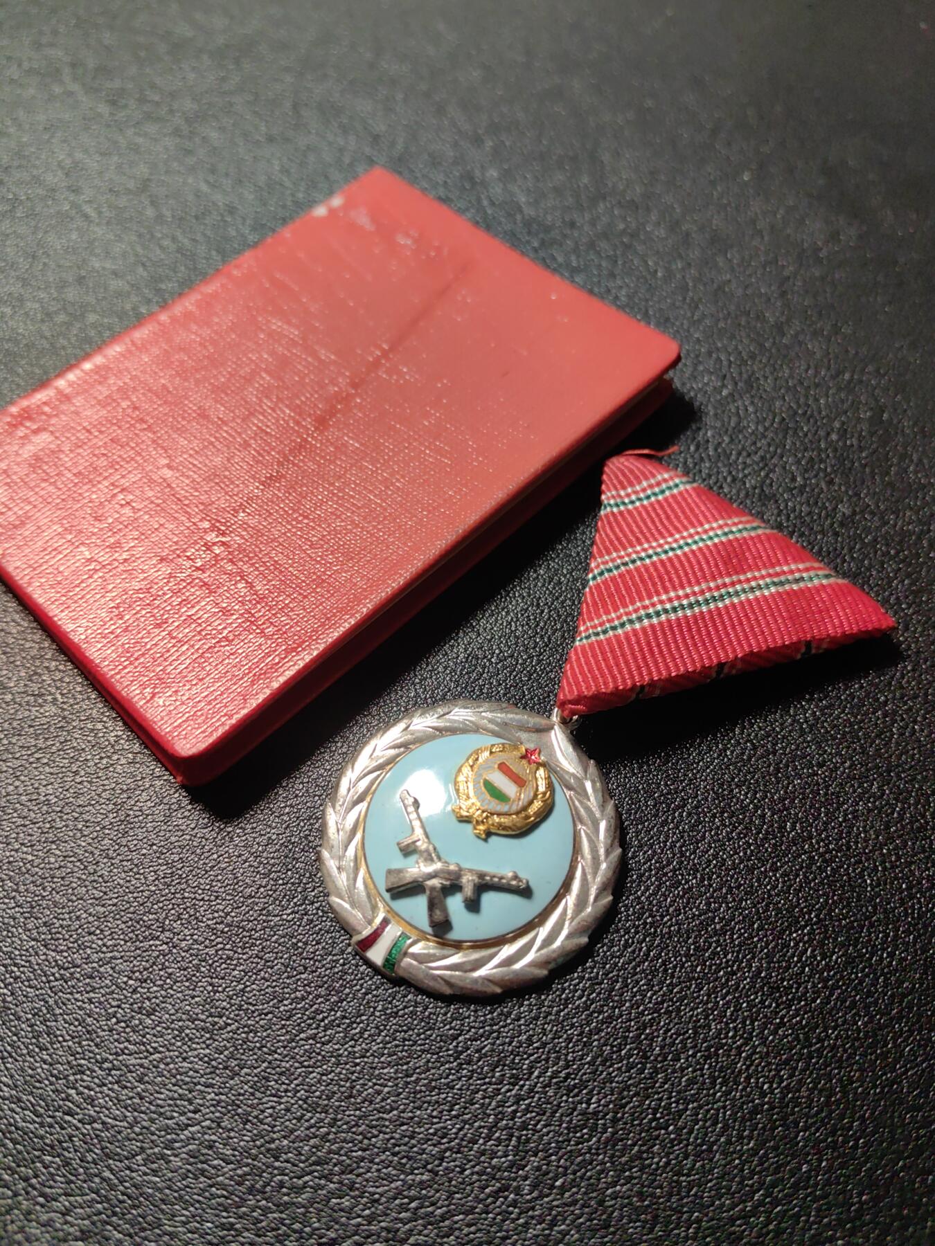 靖甫拍卖新拍第一场 匈牙利优秀服役勋章带证 早期硬壳小证