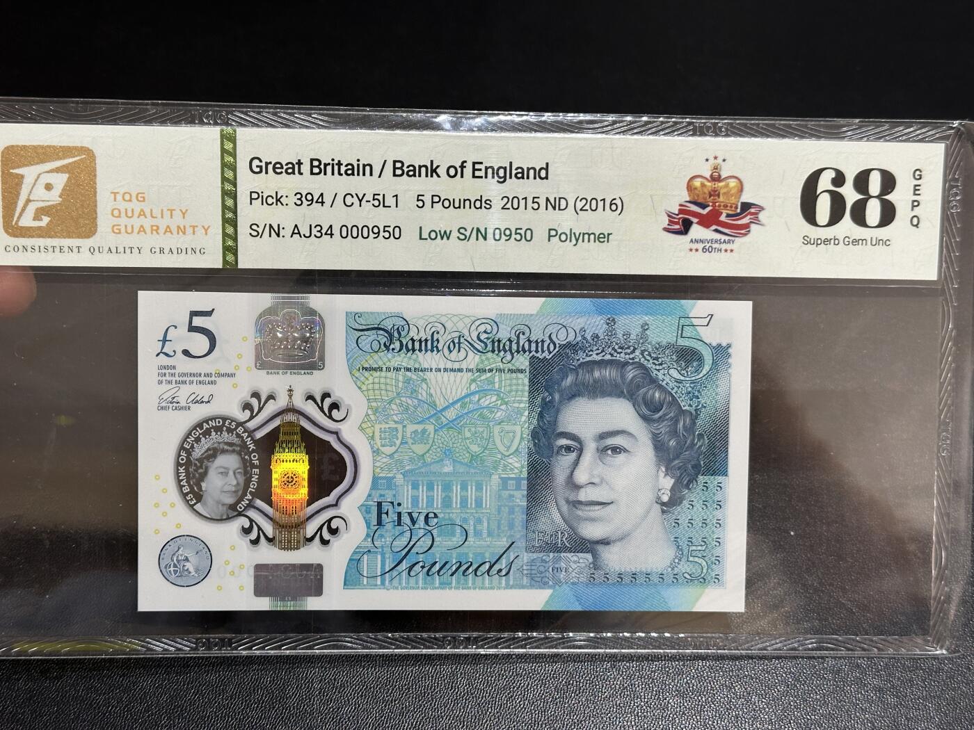 《外钞收藏家》第五百九十八期（2026年新年第一场）（本平台长期征集拍品、欢迎藏友们联系合作） 2015年英国女王版塑料钞5元 TQG评级68 百位号950