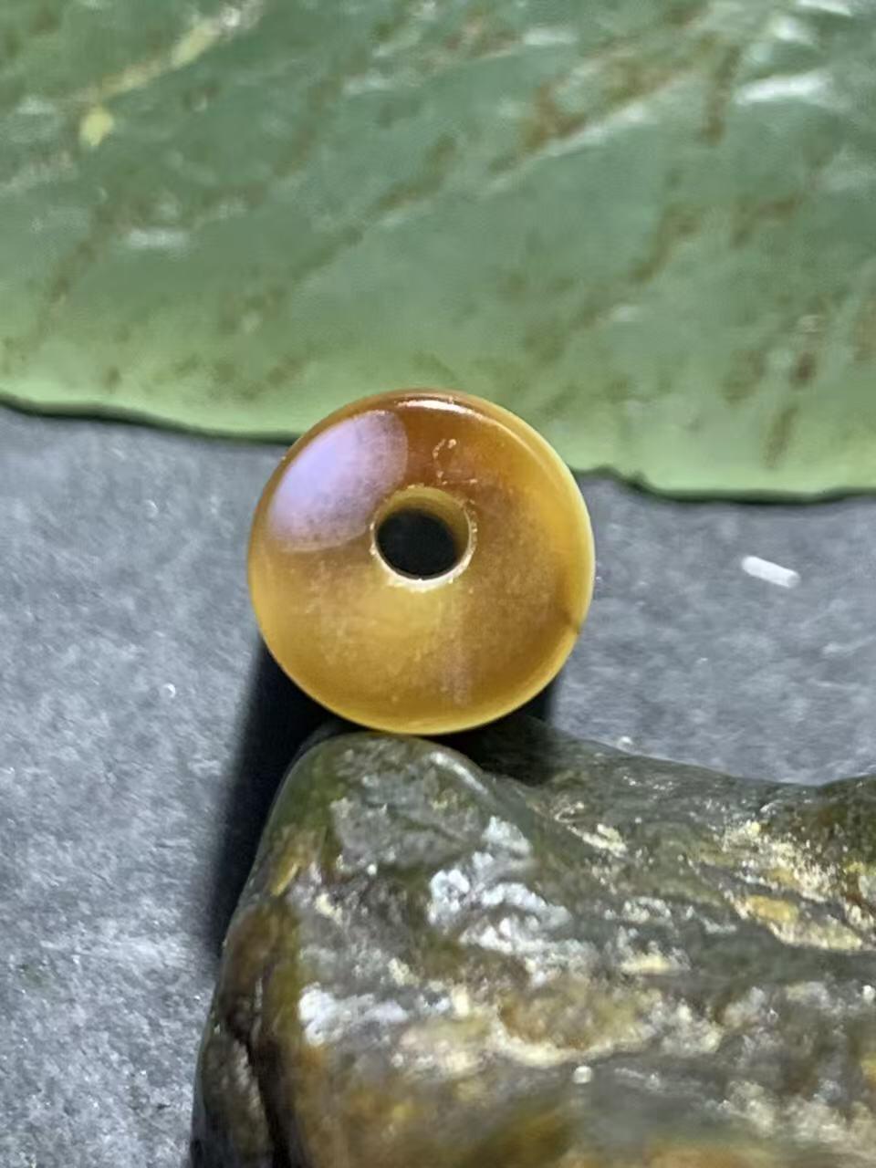 药师玛瑙直桶随形桶珠一颗，