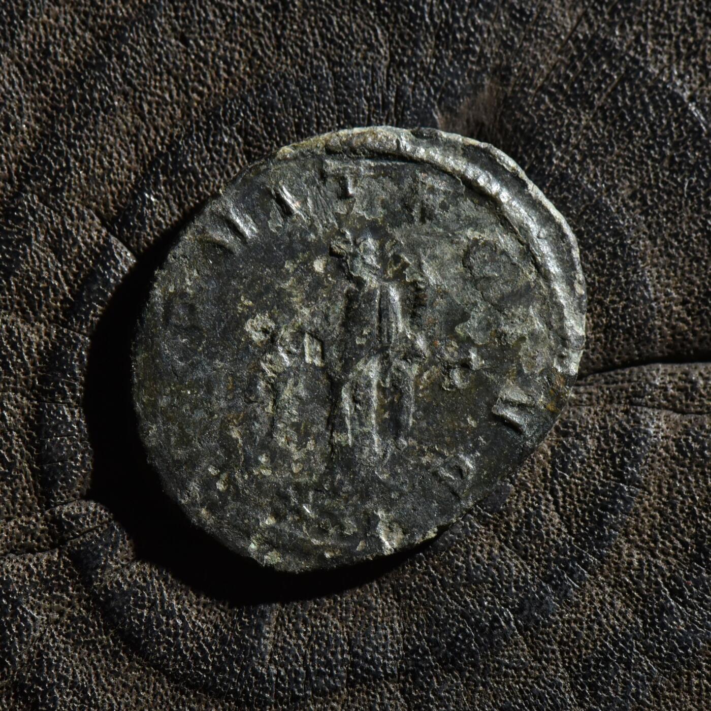 【良泉】第45期【直播场】1月15日晚19.30点开拍！ 208组，西方古代钱币、丝路古珠杂项专场