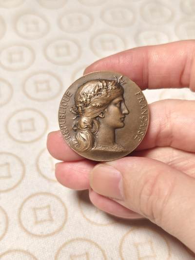 抚柳草堂-第五期章牌钱币（元旦欢庆场） 奖章勋章限时免佣 满百包邮 放漏专场 - 19世纪末-20世纪初法国玛丽安娜女神铜章 26.5克 35.9mm 丰饶角铜标