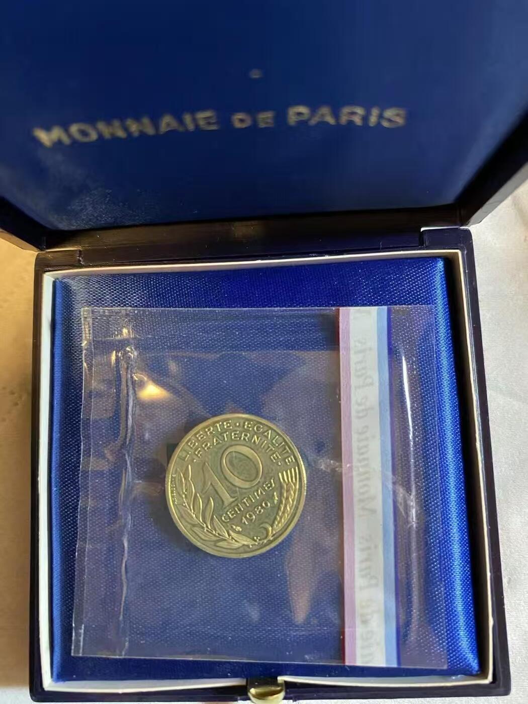 ❤️【币观天下】❤️ 第337期钱币拍卖- 2026.1.2周五晚上6点半场-长期征集拍品 1980年法国10生丁加厚铜镍币原厂带盒子 稀少