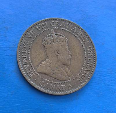 外国优质老铜币高银银币，周六九点倒数截拍，满百包邮，持续收拍 - 加拿大爱德华七世统治期 1 分铜币，属英联邦殖民遗存。正面国王像牵帝国脉络，背面枫叶纹（加拿大象征）环饰，青铜包浆凝百年痕。见证加拿大向自治过渡，存世渐稀，解码北美殖民史，收藏融王权符号与地域文化，是触摸英联邦时代脉络的独特标本 。