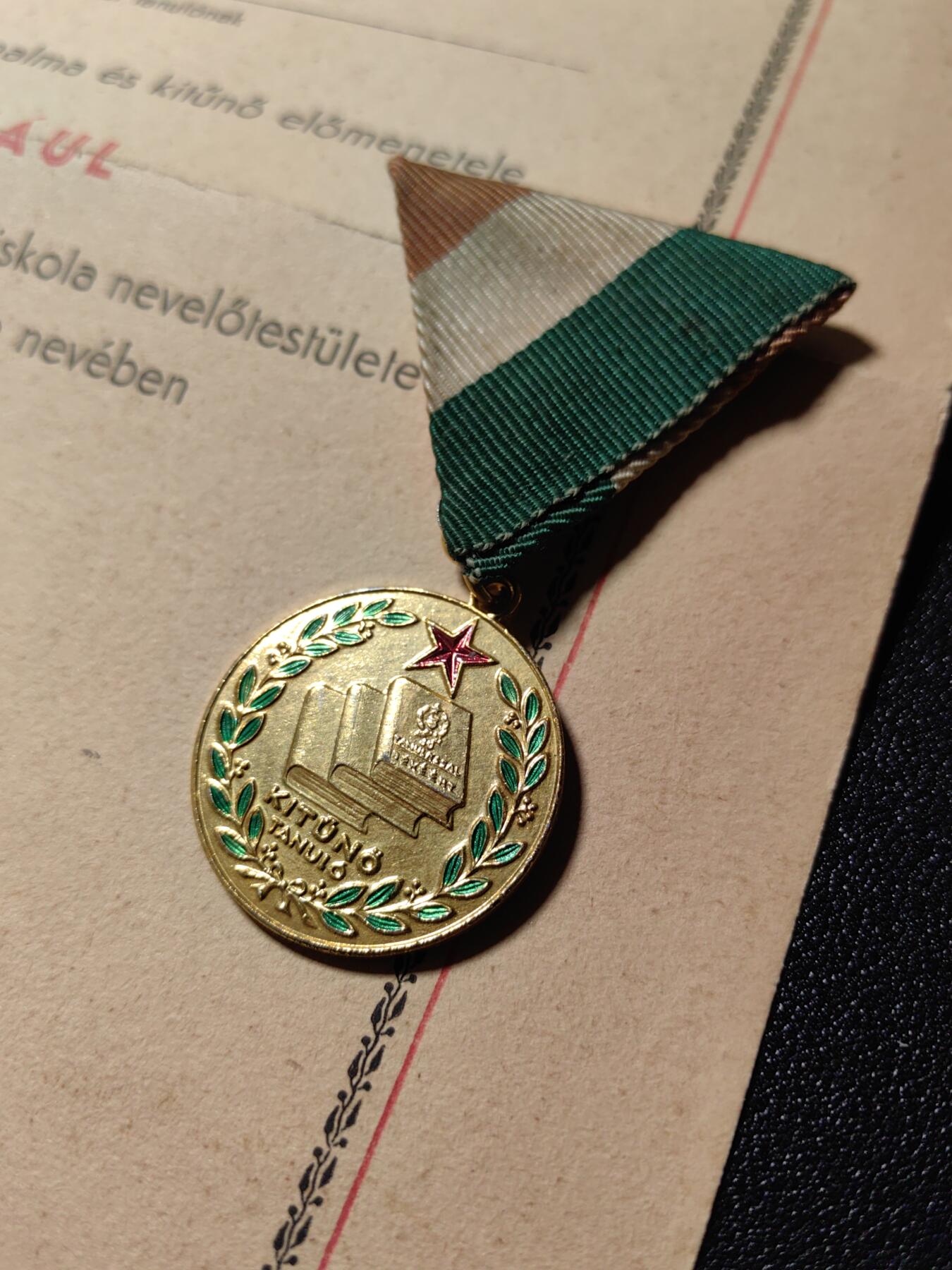 靖甫拍卖新拍第一场 匈牙利学霸奖章带证 50年代证书