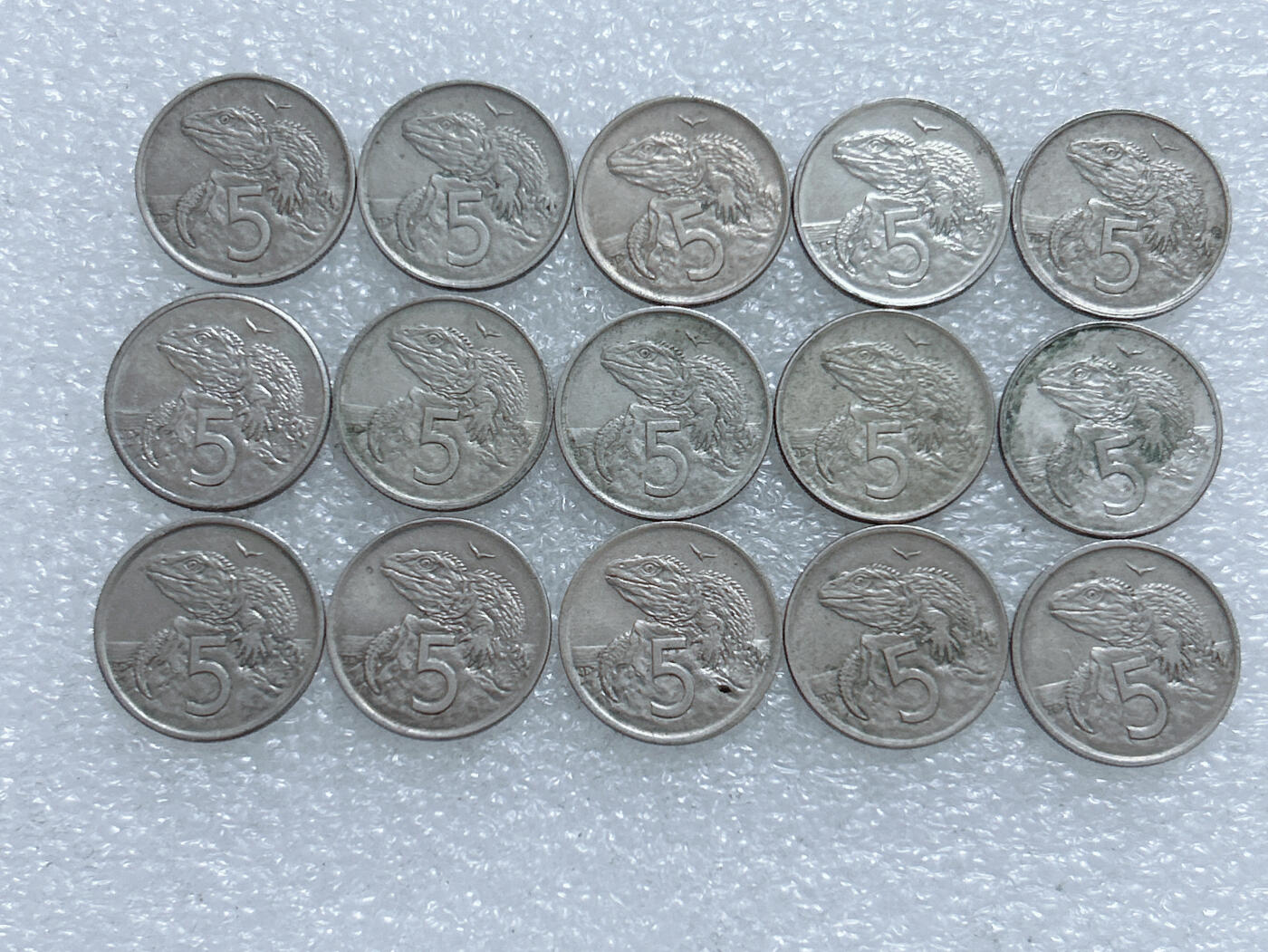 第一海外回流一元起拍收藏 散集专场  第285期 新西兰5分硬币 15枚