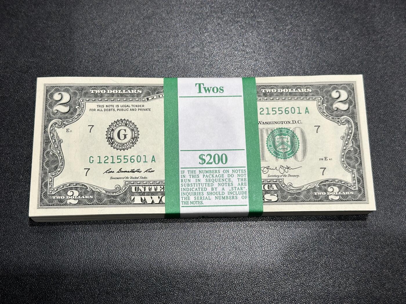 《外钞收藏家》第五百九十八期（2026年新年第一场）（本平台长期征集拍品、欢迎藏友们联系合作） 2013年美国小头版2美元 标准100连号 全新UNC 高位无47 尾601