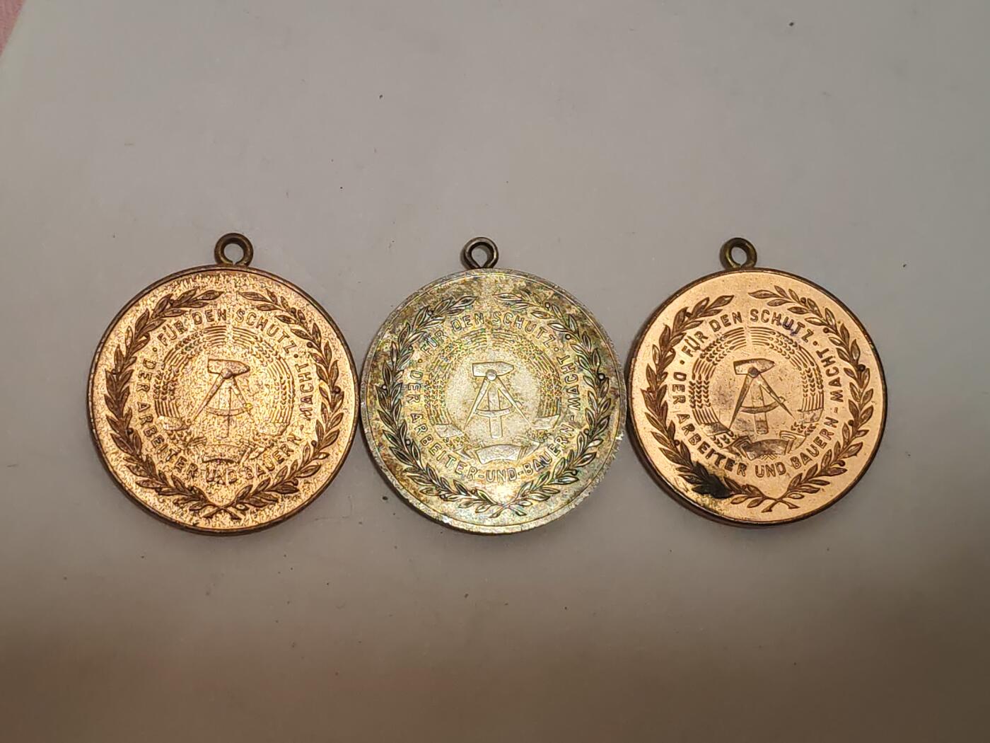 韵星假日拍卖第三十四期 -- Rimey Holidays Auction 34 民主德国奖章一组-铜级国家人民军功勋奖章两枚 银级一枚