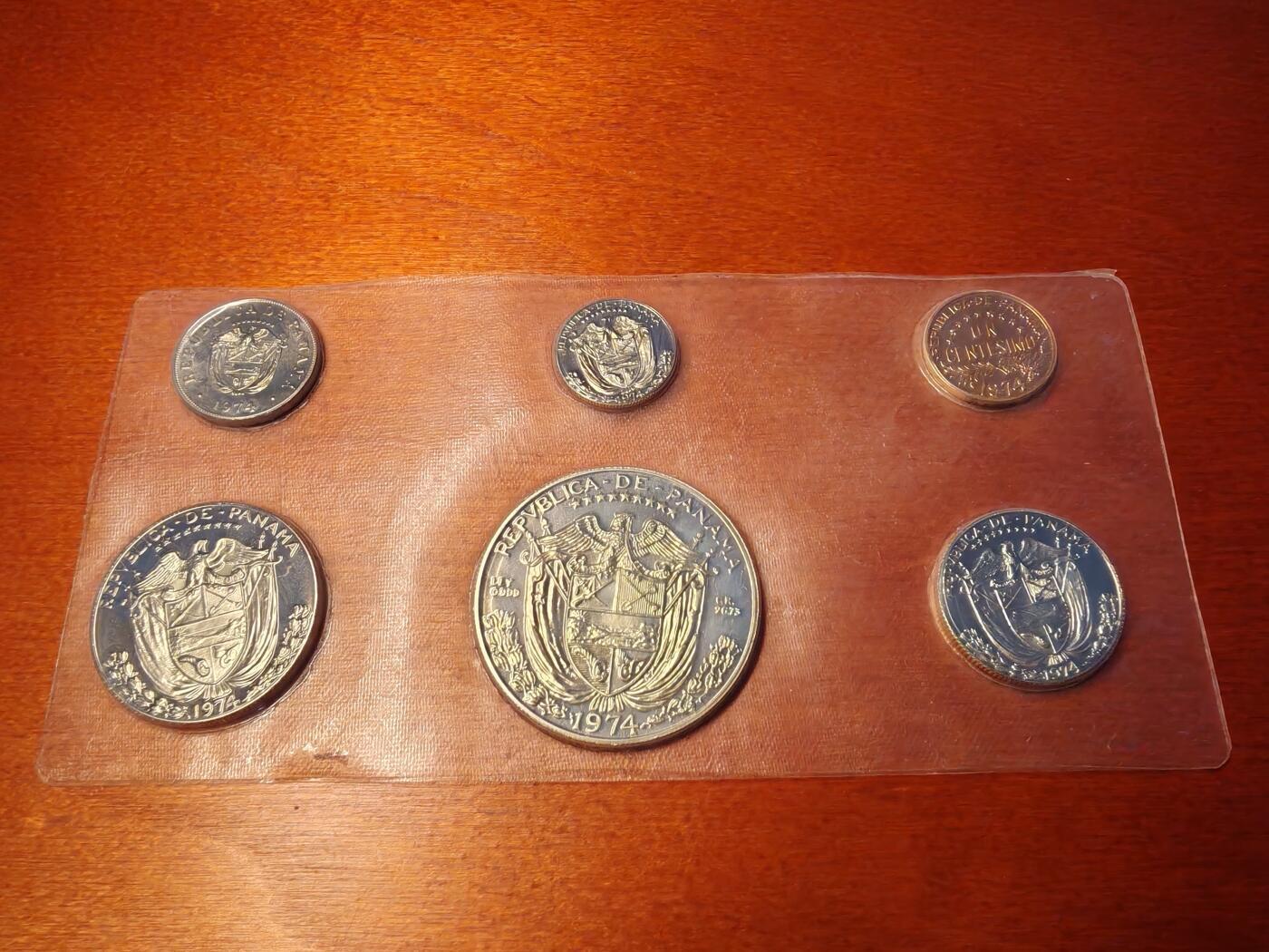 长老汇蛇年精选第九十场拍卖 1974巴拿马6枚精制银币套装，含大银币1枚，26.73克900银，有盒无证，量少年份