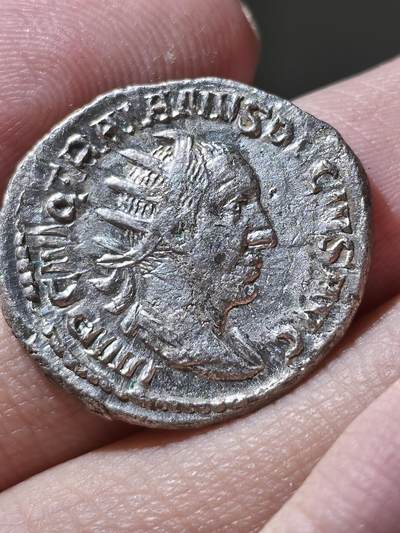星盘世界钱币2026一月十日新年古典精品大拍 精彩纷呈 - 精品！罗马帝国 公元249-251年 图拉真·德西乌斯 双第纳尔银币，这一枚的底光非常漂亮，有类似镜面的效果，光度非常强烈