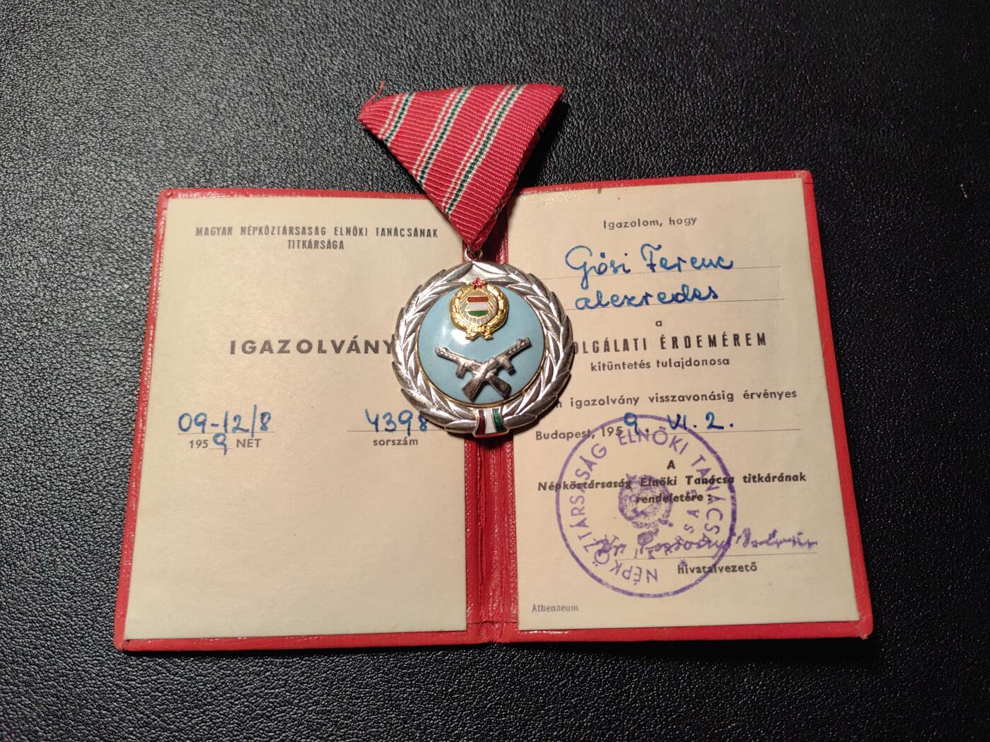 靖甫拍卖新拍第一场 匈牙利优秀服役勋章带证 早期硬壳小证