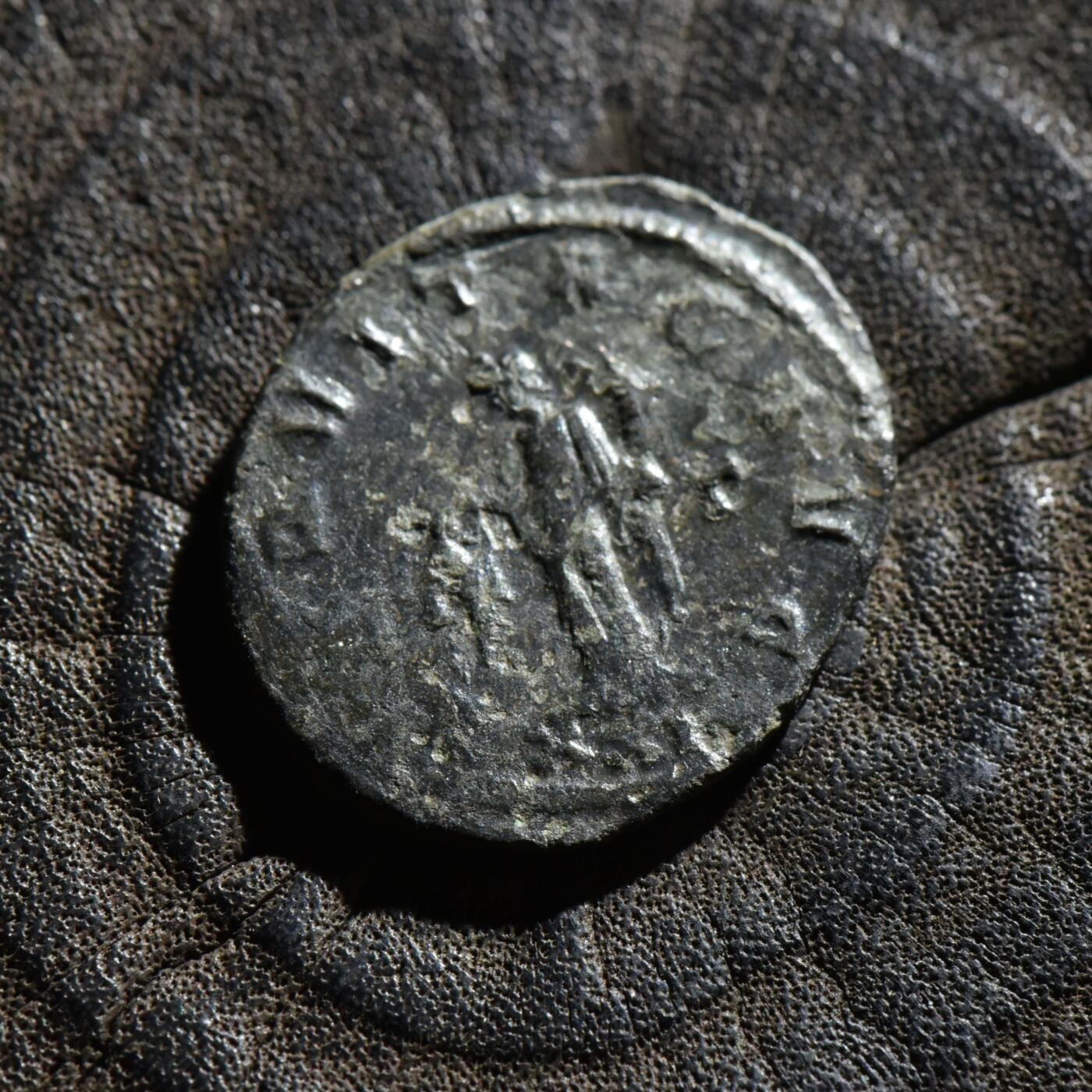 【良泉】第45期【直播场】1月15日晚19.30点开拍！ 208组，西方古代钱币、丝路古珠杂项专场