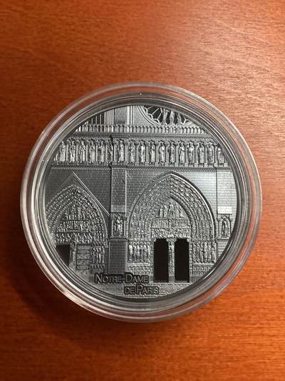 长老汇蛇年精选第九十场拍卖 -  2021帕劳巴黎圣母院5盎司黑色精制银币，999银，直径65MM，超高浮雕，彩色玻璃镶嵌，蒂凡尼艺术系列，555枚，智能铸币技术