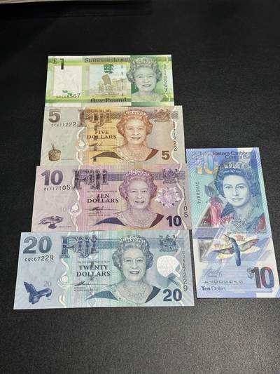《外钞收藏家》第五百九十八期（2026年新年第一场）（本平台长期征集拍品、欢迎藏友们联系合作） - 泽西1镑+斐济5-20元+东加勒比10元 五张一起 全新 斐济有两张边角不绝