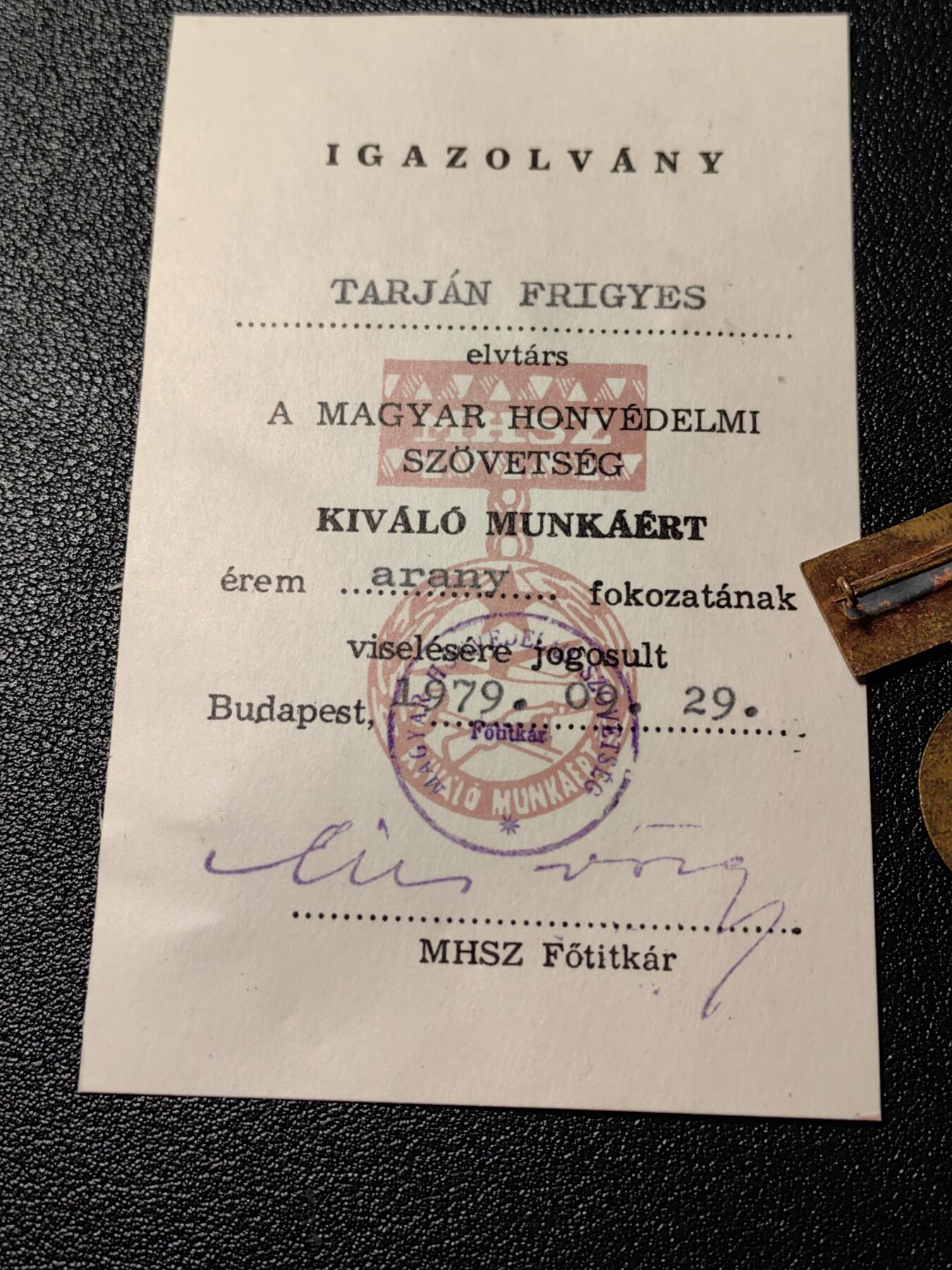 靖甫拍卖新拍第一场 匈牙利优秀工作者证章带证 铜真珐琅