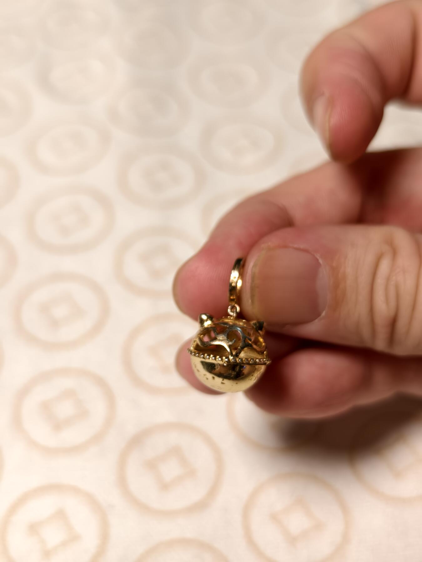 抚柳草堂-第五期章牌钱币（元旦欢庆场） 奖章勋章限时免佣 满百包邮 放漏专场 银质镀金小猪 重3.1g 镂空的工艺不错打标925 局部镀金有氧化