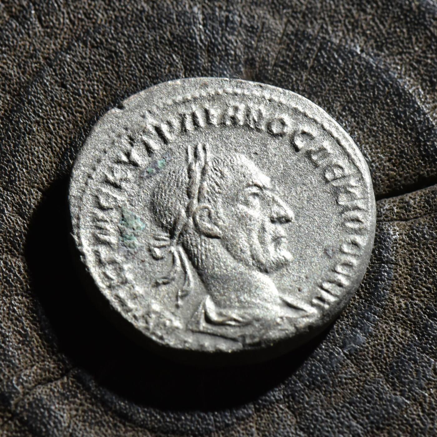 【良泉】第45期【直播场】1月15日晚19.30点开拍！ 208组，西方古代钱币、丝路古珠杂项专场 【藏家出品C】11.68克，精品 罗马帝国 公元249-251年 图拉真·德西乌斯 叙利亚行省 四德拉克马银币