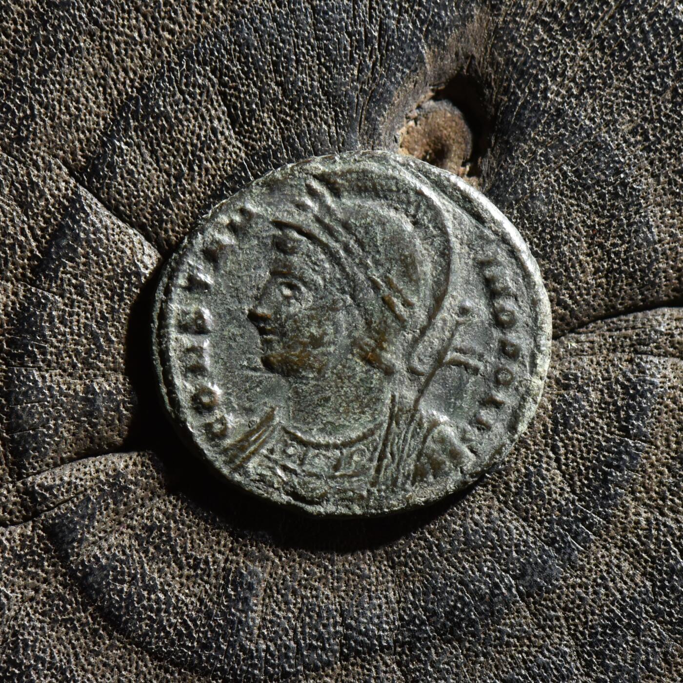 【良泉】第45期【直播场】1月15日晚19.30点开拍！ 208组，西方古代钱币、丝路古珠杂项专场 【藏家出品C】罗马帝国 公元334-335年 君士坦丁堡建城纪念币 ，2.41克