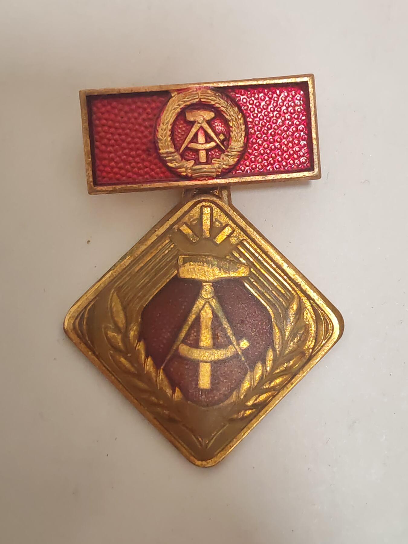 韵星假日拍卖第三十四期 -- Rimey Holidays Auction 34 民主德国个人劳动荣誉奖章