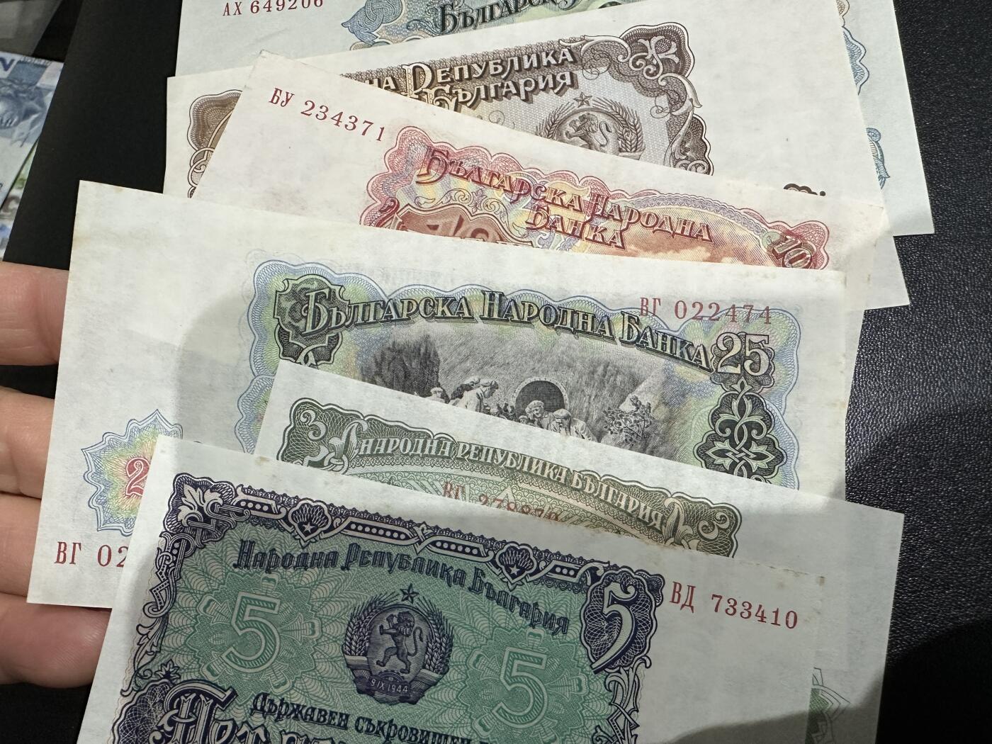 《外钞收藏家》第五百九十八期（2026年新年第一场）（本平台长期征集拍品、欢迎藏友们联系合作） 马拉维6张全新+保加利亚6张有黄斑 品相如图