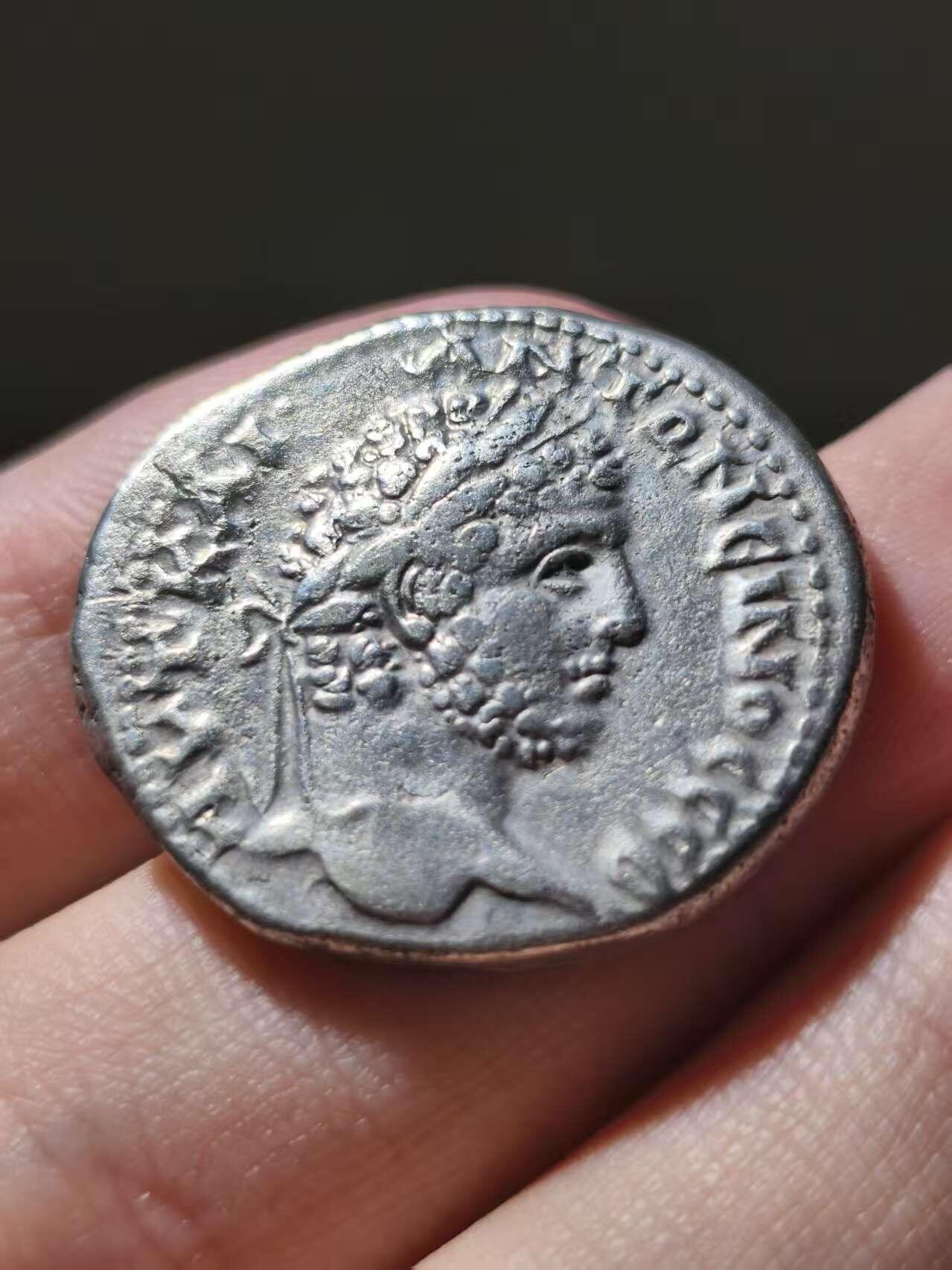 星盘世界钱币2026一月十日新年古典精品大拍 精彩纷呈 极美！ 罗马帝国叙利亚行省 公元198-217 暴君卡拉卡拉 四德拉克马16g高银银币，这个对于卡拉卡拉的行省四德来讲已经非常漂亮了