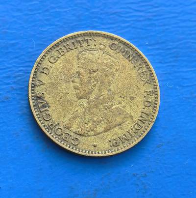 外国优质老铜币高银银币，周六九点倒数截拍，满百包邮，持续收拍 - 英属西非1925 年 3 便士铜币，铸于乔治五世时期，见证大英帝国非洲殖民史。正面国王像彰帝国权威，背面花环围面值，融殖民符号与工艺。铜币包浆载百年痕迹，非洲殖民币因地域分散存世渐稀 。属英属非洲币标本，解码西非殖民脉络，藏帝国与地域文化交织意趣，小众收藏珍贵标的 。