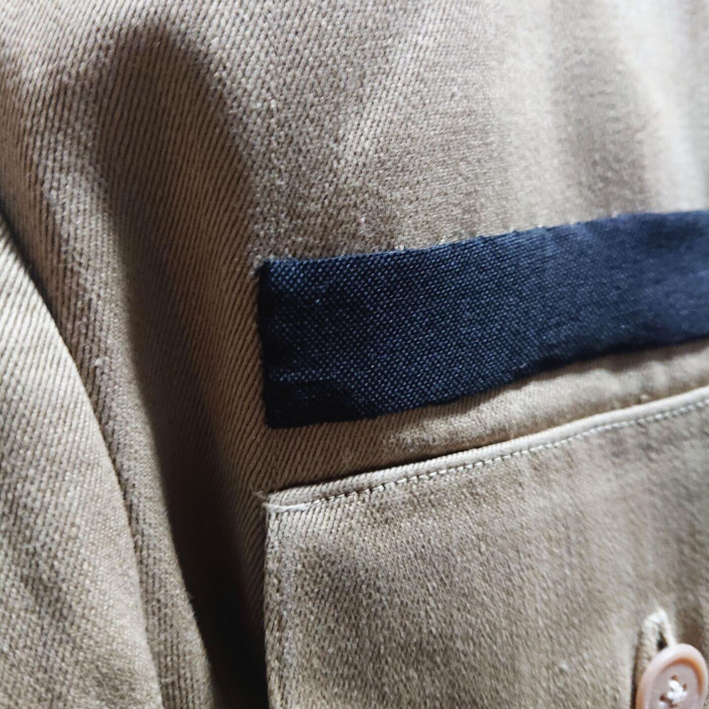 【第肆場】近代勋奖章徽章服饰杂项专场 【老兵凋零】委员长侍从武官出席蒋中正国葬军中山服ㄧ黑纱带依条例准许永久保留