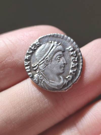 星盘世界钱币2026一月十日新年古典精品大拍 精彩纷呈 - 典藏美品！古罗马西利克银币，瓦伦蒂尼安王朝瓦伦斯328-378AC，币面铭文清晰，非常少见的品种，表面细腻丝滑，光度还不错