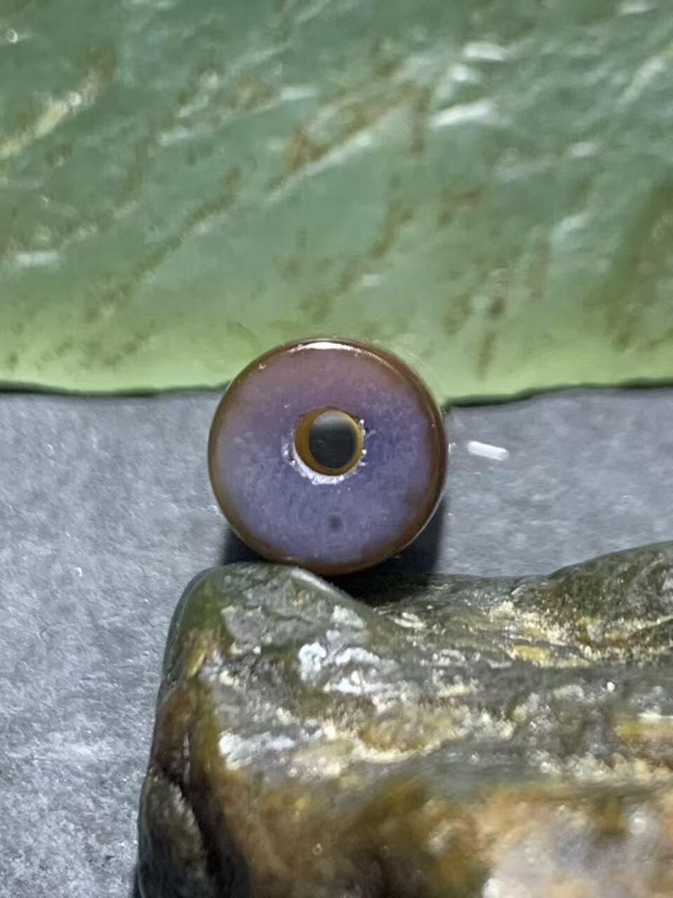 药师玛瑙直桶随形桶珠一颗，