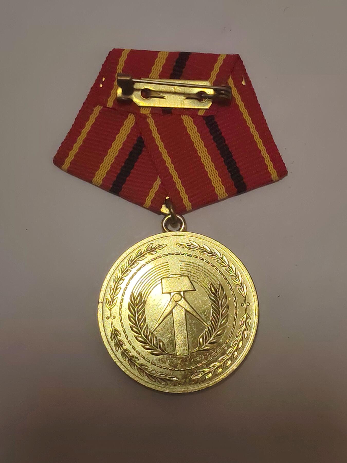 韵星假日拍卖第三十四期 -- Rimey Holidays Auction 34 民主德国金级工战队功绩奖章