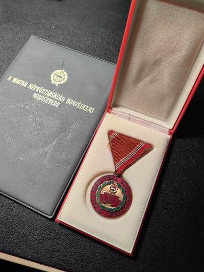靖甫拍卖新拍第一场 - 匈牙利人民军15年圆满服役奖章带大小证