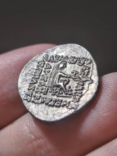 极品！帕提亚 - 米特拉达梯二世（公元前123–前88年）1德拉克马银币  埃克巴塔纳（Ecbatane）造币厂，这一枚真的非常漂亮，打制流淌纹非常清晰，而且正背面打的非常全美